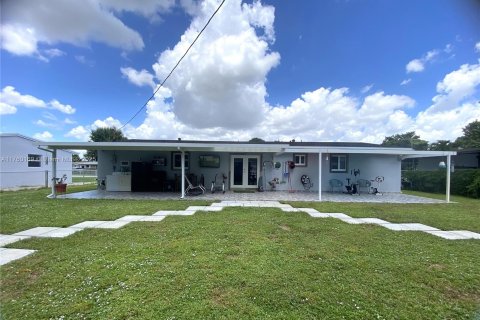 House in Miami Gardens, Florida 3 bedrooms, 113.53 sq.m. № 2018728 - photo 19