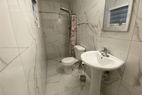 House in Miami Gardens, Florida 3 bedrooms, 113.53 sq.m. № 2018728 - photo 6