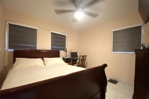 House in Miami Gardens, Florida 3 bedrooms, 113.53 sq.m. № 2018728 - photo 13