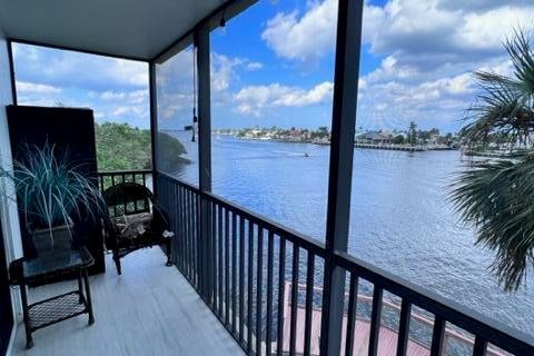 Condominio en venta en Boynton Beach, Florida, 2 dormitorios, 92.81 m2 № 788222 - foto 1