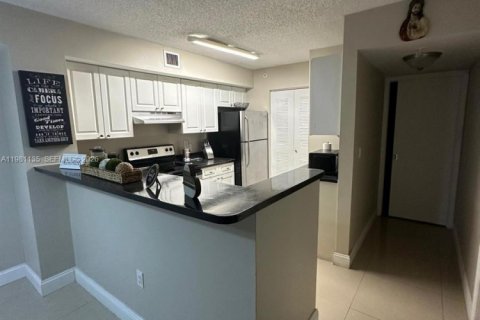Condominio en alquiler en Miramar, Florida, 3 dormitorios, 100.33 m2 № 2057869 - foto 7