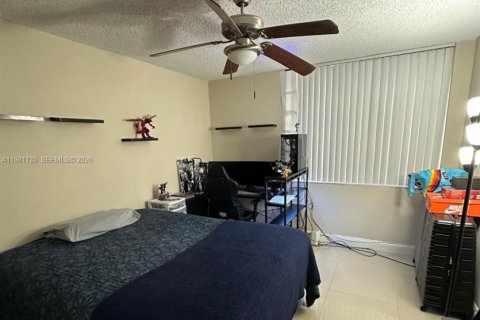 Condominio en alquiler en Miramar, Florida, 3 dormitorios, 100.33 m2 № 2057869 - foto 13