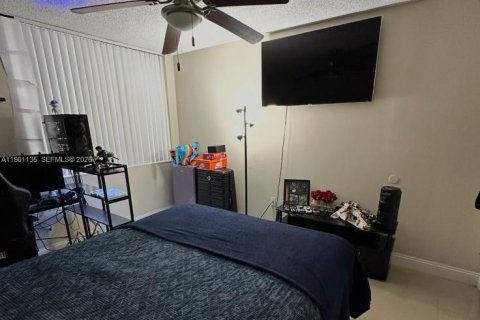 Condominio en alquiler en Miramar, Florida, 3 dormitorios, 100.33 m2 № 2057869 - foto 9