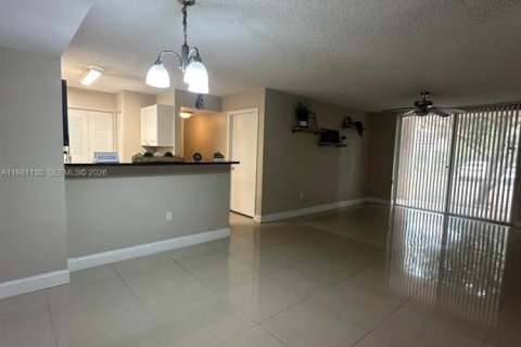 Condominio en Miramar, Florida, 3 dormitorios  № 2057869
