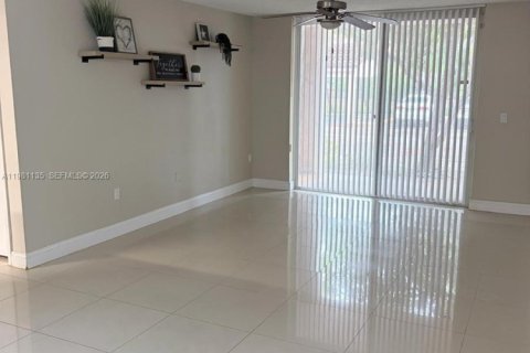 Condominio en alquiler en Miramar, Florida, 3 dormitorios, 100.33 m2 № 2057869 - foto 3