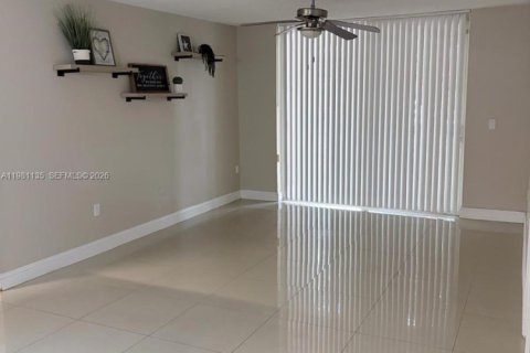 Condominio en alquiler en Miramar, Florida, 3 dormitorios, 100.33 m2 № 2057869 - foto 4