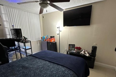 Condominio en alquiler en Miramar, Florida, 3 dormitorios, 100.33 m2 № 2057869 - foto 14