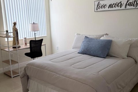 Condominio en alquiler en Miramar, Florida, 3 dormitorios, 100.33 m2 № 2057869 - foto 16