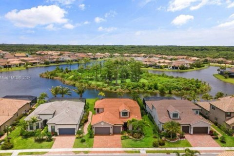 Снять в аренду виллу или дом в Юпитер, Флорида 4 спальни, 358.23м2, № 1970906 - фото 13