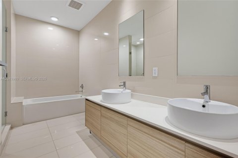 Copropriété à vendre à Miami, Floride: 2 chambres, 134.43 m2 № 2186160 - photo 8