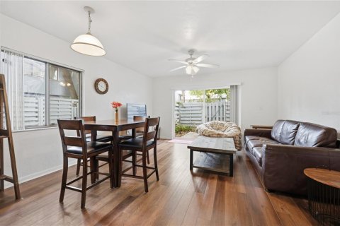 Townhouse in Gainesville, Florida 3 bedrooms, 102.75 sq.m. № 2151176 - photo 8