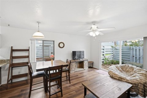 Townhouse in Gainesville, Florida 3 bedrooms, 102.75 sq.m. № 2151176 - photo 9