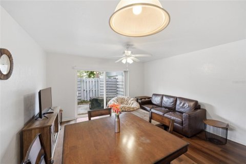 Townhouse in Gainesville, Florida 3 bedrooms, 102.75 sq.m. № 2151176 - photo 10