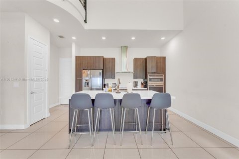 Casa en venta en Miami Lakes, Florida, 5 dormitorios, 283.35 m2 № 1951678 - foto 7