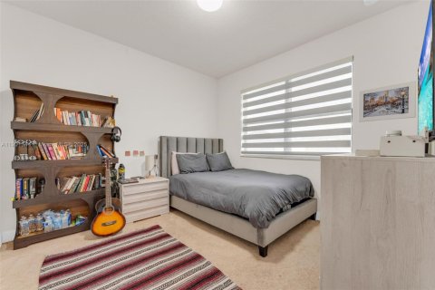 Casa en venta en Miami Lakes, Florida, 5 dormitorios, 283.35 m2 № 1951678 - foto 14