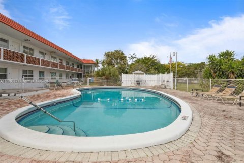 Condo in Dania Beach, Florida, 1 bedroom  № 1897024 - photo 12