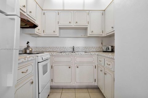 Condo in Dania Beach, Florida, 1 bedroom  № 1897024 - photo 6