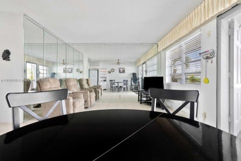 Condo in Dania Beach, Florida, 1 bedroom  № 1897024 - photo 3