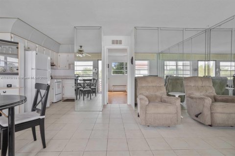 Condo in Dania Beach, Florida, 1 bedroom  № 1897024 - photo 5