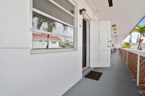 Condo in Dania Beach, Florida, 1 bedroom  № 1897024 - photo 10