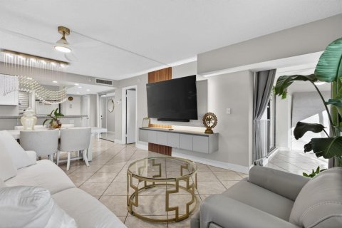 Condominio en venta en Pompano Beach, Florida, 1 dormitorio, 75.25 m2 № 2247675 - foto 16