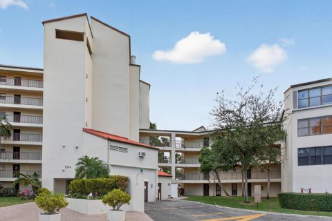 Estudio en el Condominio en Pompano Beach, Florida  № 2247675