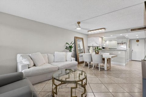 Condominio en venta en Pompano Beach, Florida, 1 dormitorio, 75.25 m2 № 2247675 - foto 15