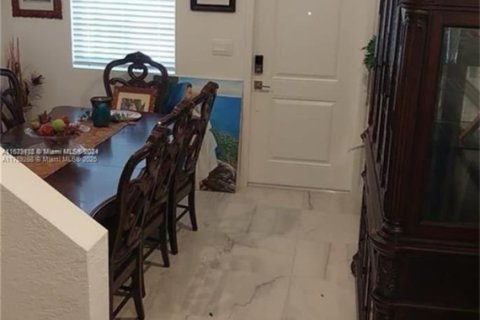 Townhouse in Homestead, Florida 4 bedrooms, 169.64 sq.m. № 1705337 - photo 6