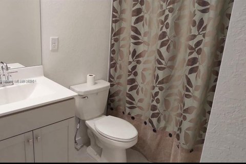 Townhouse in Homestead, Florida 4 bedrooms, 169.64 sq.m. № 1705337 - photo 9
