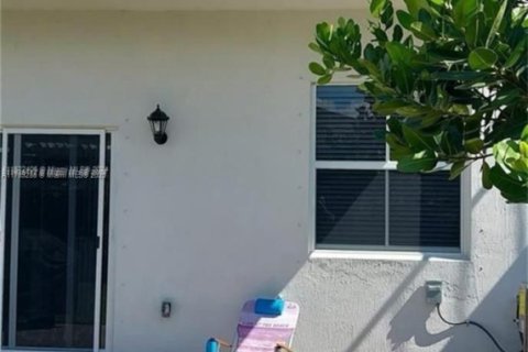 Townhouse in Homestead, Florida 4 bedrooms, 169.64 sq.m. № 1705337 - photo 12
