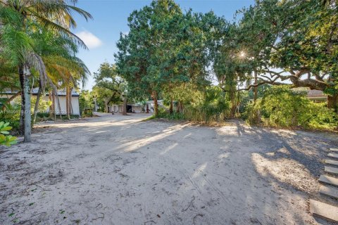 Commercial property in Fort Lauderdale, Florida 141.77 sq.m. № 1953130 - photo 21