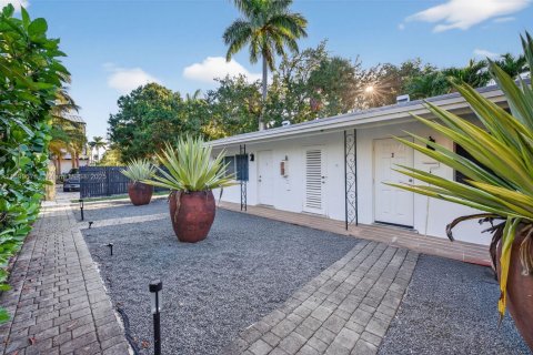 Commercial property in Fort Lauderdale, Florida 141.77 sq.m. № 1953130 - photo 1
