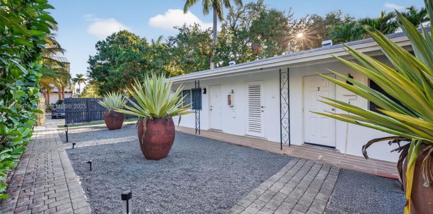 Commercial property in Fort Lauderdale, Florida 141.77 sq.m. № 1953130