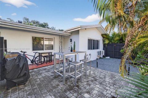 Commercial property in Fort Lauderdale, Florida 141.77 sq.m. № 1953130 - photo 17