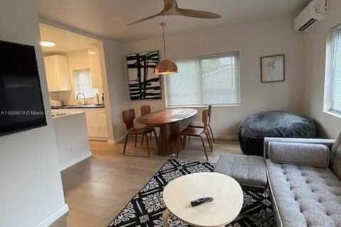 Commercial property in Fort Lauderdale, Florida 141.77 sq.m. № 1953130 - photo 13