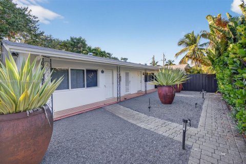 Commercial property in Fort Lauderdale, Florida 141.77 sq.m. № 1953130 - photo 4