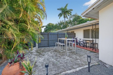 Commercial property in Fort Lauderdale, Florida 141.77 sq.m. № 1953130 - photo 18
