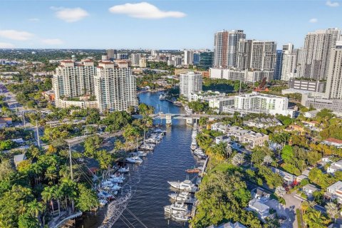 Commercial property in Fort Lauderdale, Florida 141.77 sq.m. № 1953130 - photo 23