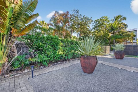 Commercial property in Fort Lauderdale, Florida 141.77 sq.m. № 1953130 - photo 19