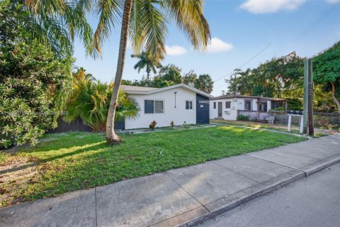 Commercial property in Fort Lauderdale, Florida 141.77 sq.m. № 1953130 - photo 5