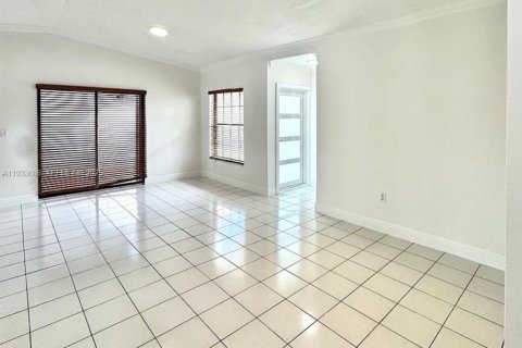 Снять в аренду виллу или дом в Майами, Флорида 3 спальни, 150.41м2, № 1992291 - фото 2