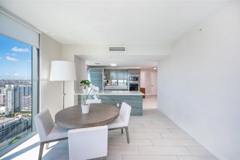 Condo in Miami, Florida, 3 bedrooms  № 2042207 - photo 11