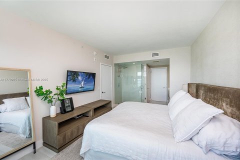 Condo in Miami, Florida, 3 bedrooms  № 2042207 - photo 16