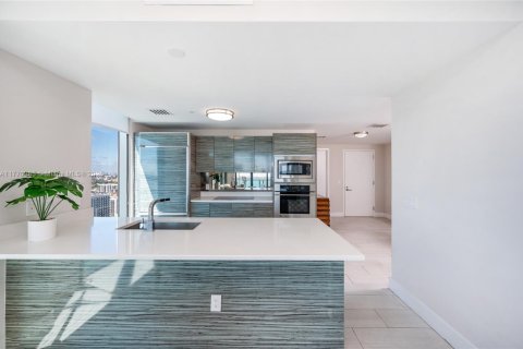 Condo in Miami, Florida, 3 bedrooms  № 2042207 - photo 30