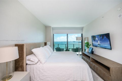 Condo in Miami, Florida, 3 bedrooms  № 2042207 - photo 15