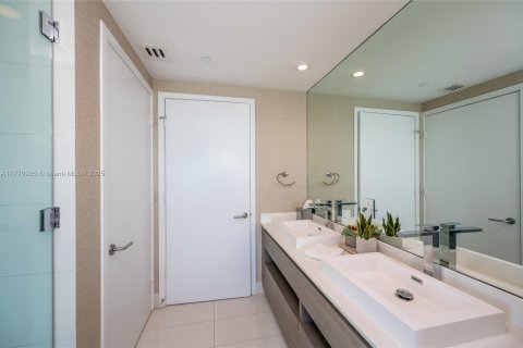 Condo in Miami, Florida, 3 bedrooms  № 2042207 - photo 18