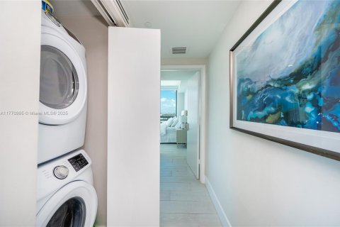 Condo in Miami, Florida, 3 bedrooms  № 2042207 - photo 23