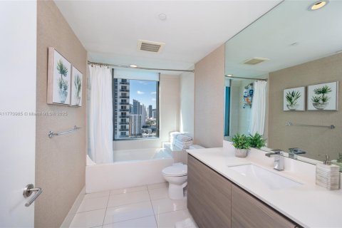 Condo in Miami, Florida, 3 bedrooms  № 2042207 - photo 22