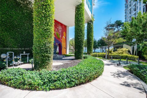 Condo in Miami, Florida, 3 bedrooms  № 2042207 - photo 5