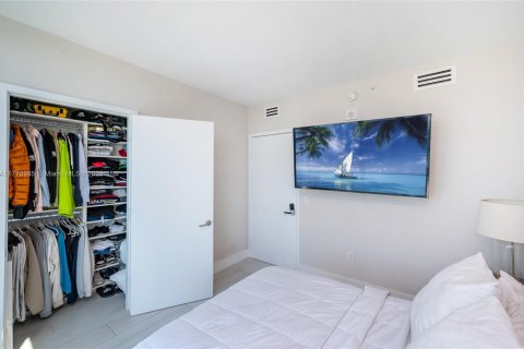 Condo in Miami, Florida, 3 bedrooms  № 2042207 - photo 20